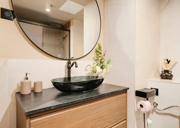 アパート Encorps Nuit, Jacuzzi, Centre Gare Congres, Parking ナンシー